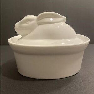 La Porcellana Bianca Porcelain Casserolle Dish w/Hare Rabbit Bunny Lid